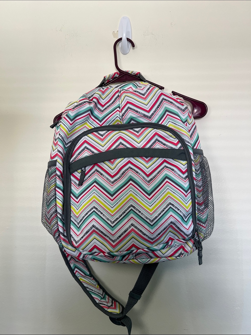 thirty-one Chevron Zigzag Multi-Color cross body bag with Gray Trim